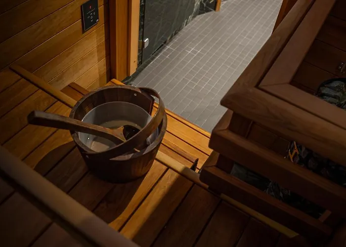 Aito Igloo & فندق